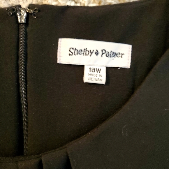 LBD WITH POCKETS! - Picture 4 of 7